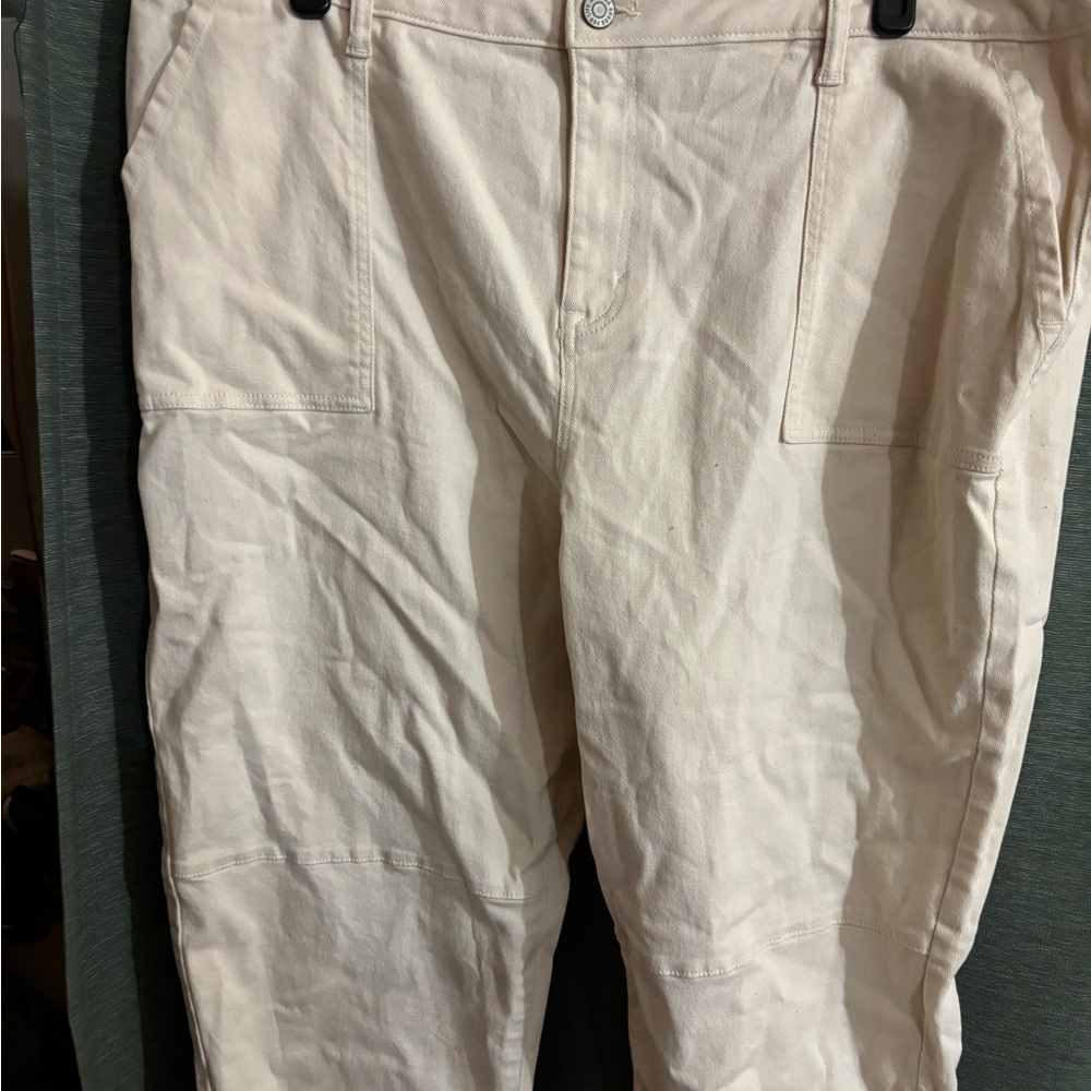 Sonoma Woman’s Cream Pants. size 22W Cropped Straight.